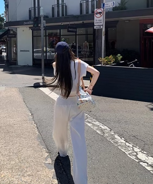 Aelina(エリナ)の「オフショルダーTシャツ+ドローストリン付きパンツセットアップ(セットアップ・レディース・ネイビー/グレー/ホワイト・FREE)」の15枚目の写真