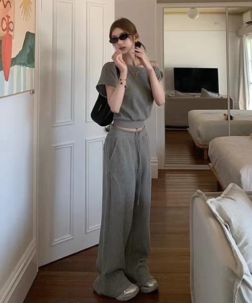 Aelina(エリナ)の「オフショルダーTシャツ+ドローストリン付きパンツセットアップ(セットアップ・レディース・ネイビー/グレー/ホワイト・FREE)」の22枚目の写真