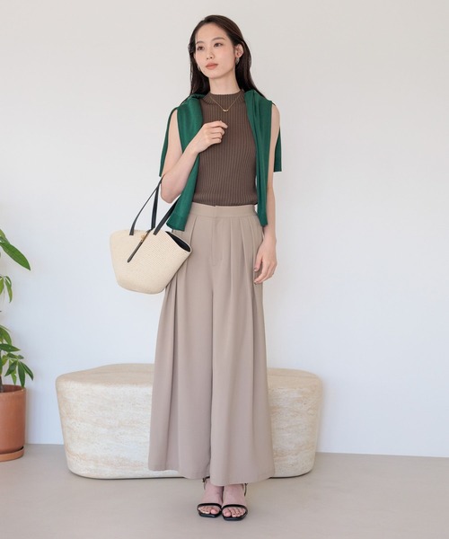 Andemiu(アンデミュウ)の「タックフレアパンツ859565(スラックス・レディース・グレイッシュベージュ/ブラック・MEDIUM/SMALL)」の14枚目の写真