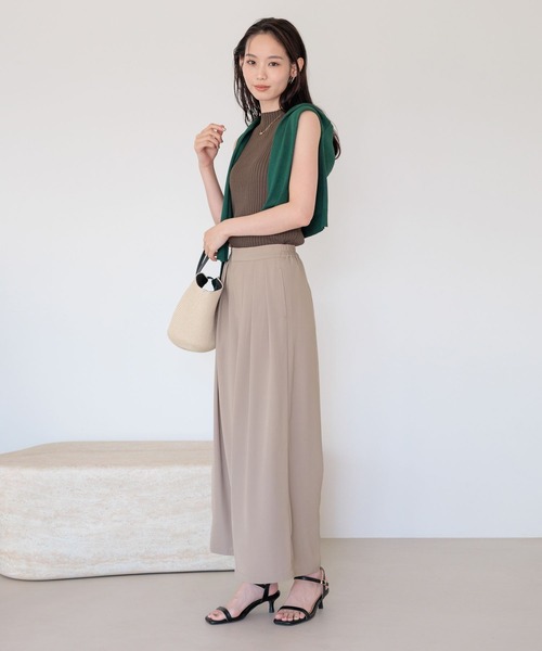 Andemiu(アンデミュウ)の「タックフレアパンツ859565(スラックス・レディース・グレイッシュベージュ/ブラック・MEDIUM/SMALL)」の15枚目の写真