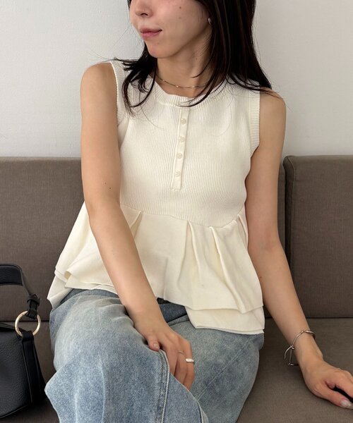 CAPRICIEUX LE'MAGE(カプリシューレマージュ)の「アシメペプラムヘンリーニット(ニット/セーター・レディース・ブラック/オフホワイト/ブラウン・FREE)」の12枚目の写真