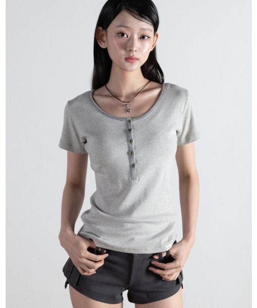 MAGORENSEOUL(マゴレンソウル)の「ヘンリーネックTシャツストライプメランジグレー(Tシャツ/カットソー・レディース・その他・FREE)」の1枚目の写真