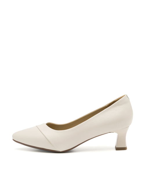 SPUR(シュプール)の「ヴェララインカットコンフォートパンプス 羊革パンプスヒール 5.5cm -WS9013 (3カラー)(パンプス・レディース・アイボリー/ベージュ/ブラック・22.5cm/23cm/23.5cm/24cm/24.5cm/25cm)」の10枚目の写真