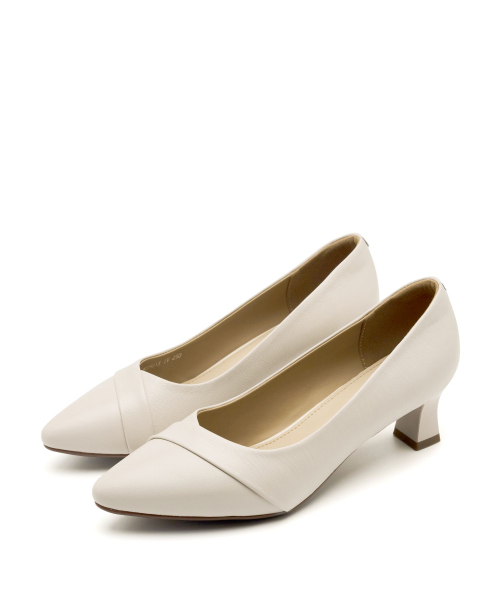 SPUR(シュプール)の「ヴェララインカットコンフォートパンプス 羊革パンプスヒール 5.5cm -WS9013 (3カラー)(パンプス・レディース・アイボリー/ベージュ/ブラック・22.5cm/23cm/23.5cm/24cm/24.5cm/25cm)」の19枚目の写真