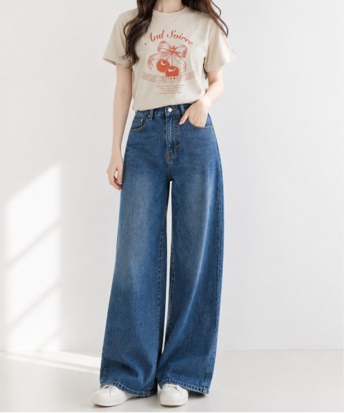 &soiree(アンドソワレ)の「【シルエット選べる2サイズ】レトロチェリーTシャツ(Tシャツ/カットソー・レディース・ホワイト/ライトベージュ/ネイビー・MEDIUM/FREE)」の7枚目の写真
