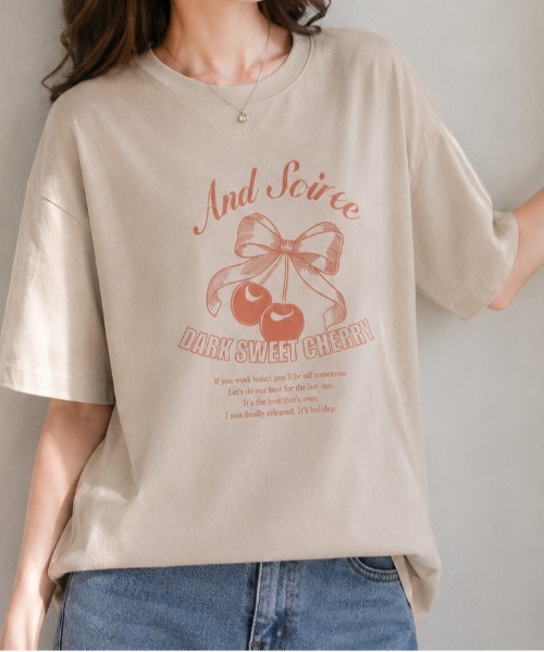 &soiree(アンドソワレ)の「【シルエット選べる2サイズ】レトロチェリーTシャツ(Tシャツ/カットソー・レディース・ホワイト/ライトベージュ/ネイビー・MEDIUM/FREE)」の19枚目の写真