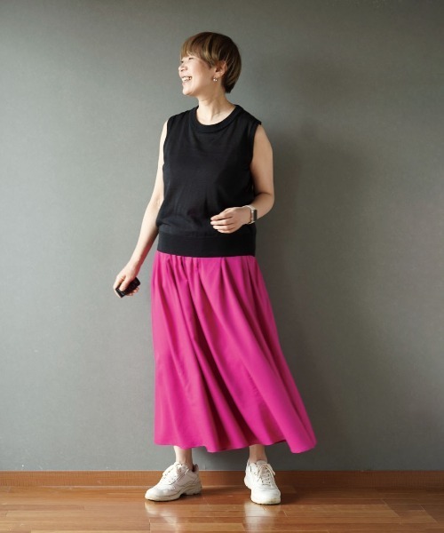 THREE FIFTY STANDARD（スリーフィフティースタンダード）の「ＴＨＲＥＥ　ＦＩＦＴＹ　ＳＴＡＮＤＡＲＤ　金子敦子さんと作った日本製のシアーなノースリーブニット〈ブラック〉（ニット/セーター・レディース・ブラック・M/L）」の5枚目の写真