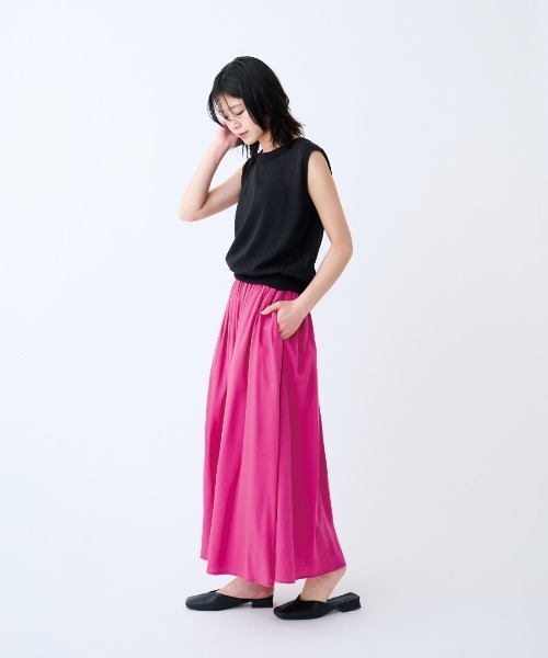 THREE FIFTY STANDARD（スリーフィフティースタンダード）の「ＴＨＲＥＥ　ＦＩＦＴＹ　ＳＴＡＮＤＡＲＤ　金子敦子さんと作った日本製のシアーなノースリーブニット〈ブラック〉（ニット/セーター・レディース・ブラック・M/L）」の7枚目の写真