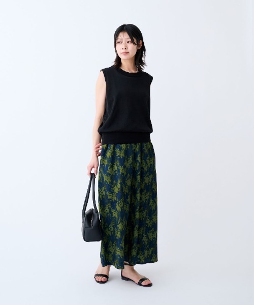 THREE FIFTY STANDARD（スリーフィフティースタンダード）の「ＴＨＲＥＥ　ＦＩＦＴＹ　ＳＴＡＮＤＡＲＤ　金子敦子さんと作った日本製のシアーなノースリーブニット〈ブラック〉（ニット/セーター・レディース・ブラック・M/L）」の2枚目の写真