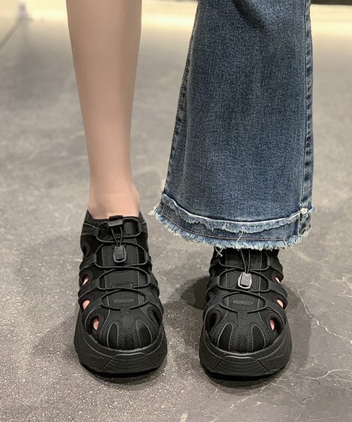 c.u.l(シーユーエル)の「厚底スニーカーサンダル レースアップ 軽量グルカサンダル culs214(サンダル・レディース・ブラック/ホワイト・39/38/37/36)」の14枚目の写真