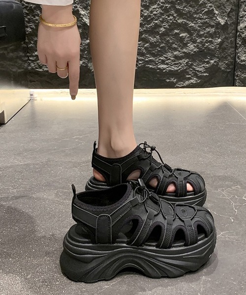 c.u.l(シーユーエル)の「厚底スニーカーサンダル レースアップ 軽量グルカサンダル culs214(サンダル・レディース・ブラック/ホワイト・39/38/37/36)」の17枚目の写真
