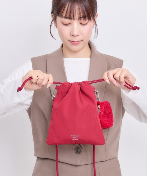 Heartdance(ハートダンス)の「ポーチ付き巾着ショルダーバッグ(ショルダーバッグ・レディース・ブラック/レッド/ブラウン・FREE)」の6枚目の写真