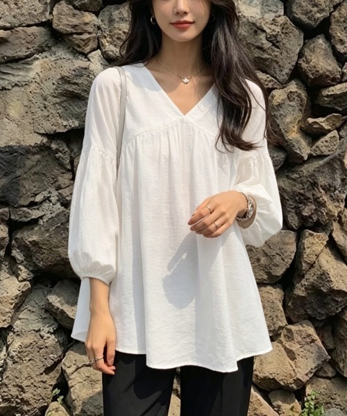 Miniministore(ミニミニストア)の「Vネックシャツブラウス 七分袖 ゆったり(シャツ/ブラウス・レディース・ブラック/ホワイト・FREE)」の5枚目の写真