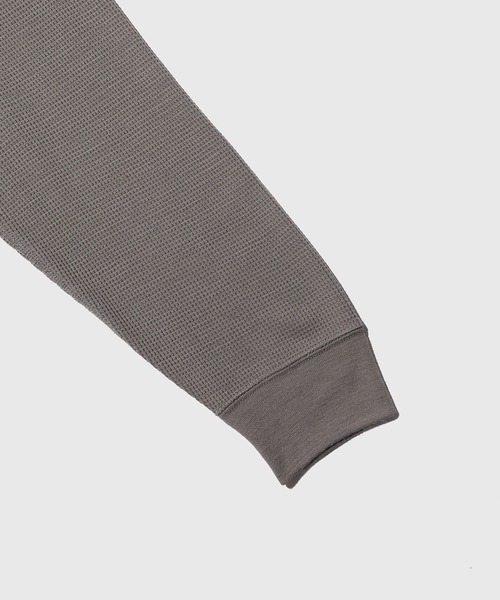 ADAM ET ROPE'(アダムエロペ)の「NIKKE ワッフルロンTEE(Tシャツ/カットソー・メンズ・ベージュ/ブラック・L/M)」の5枚目の写真