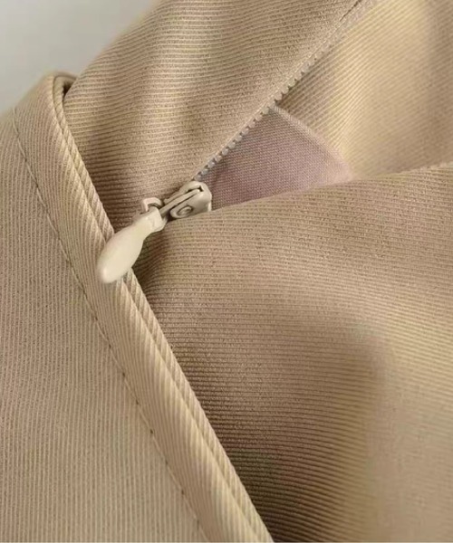 LA POMME petit(ラポミ・プチ)の「Trench-Inspired Belted Mini Skirt/トレンチ風ベルト付きミニスカート(スカート・レディース・ブラック/カーキ・MEDIUM/SMALL/LARGE)」の4枚目の写真