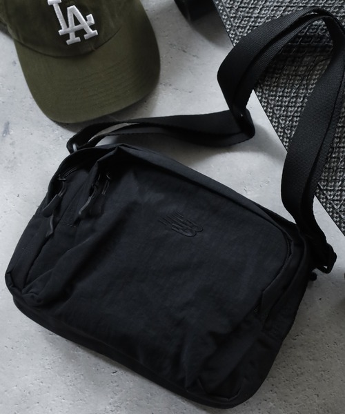 FUNALIVE(ファンアライブ)の「new balance SIMPLE SHOULDER シンプルショルダー(ショルダーバッグ・メンズ・ブラック・フリー)」の2枚目の写真