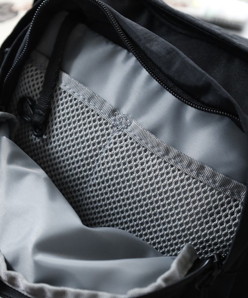 FUNALIVE(ファンアライブ)の「new balance SIMPLE SHOULDER シンプルショルダー(ショルダーバッグ・メンズ・ブラック・フリー)」の4枚目の写真