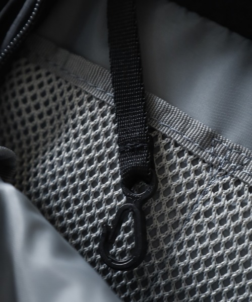 FUNALIVE(ファンアライブ)の「new balance SIMPLE SHOULDER シンプルショルダー(ショルダーバッグ・メンズ・ブラック・フリー)」の5枚目の写真