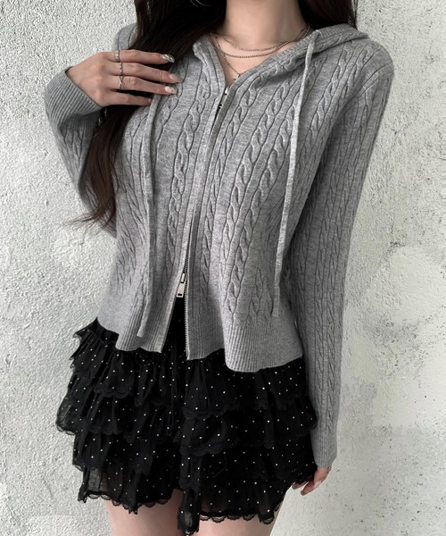 VEILA(ヴェイラ)の「ケーブルニット フードジップアップ(カーディガン/ボレロ・レディース・グレー・フリー)」の1枚目の写真