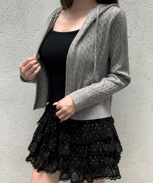 VEILA(ヴェイラ)の「ケーブルニット フードジップアップ(カーディガン/ボレロ・レディース・グレー・フリー)」の6枚目の写真