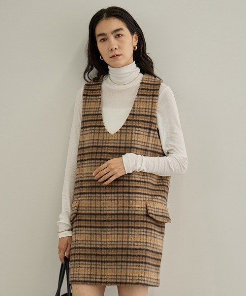 SALON adam et rope'(サロン アダム エ ロペ)の「MILIORアルパカシャギーチェックミニワンピース / セットアップ対応(ワンピース・レディース・キャメル/チャコールグレー・FREE)」の2枚目の写真