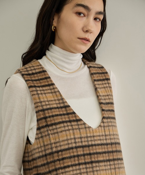 SALON adam et rope'(サロン アダム エ ロペ)の「MILIORアルパカシャギーチェックミニワンピース / セットアップ対応(ワンピース・レディース・キャメル/チャコールグレー・FREE)」の4枚目の写真
