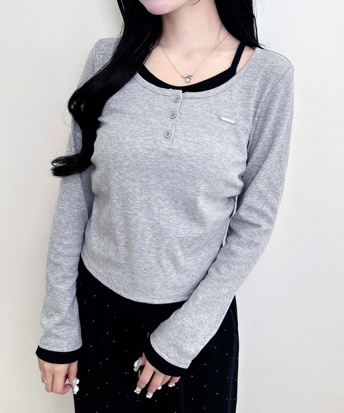 INGNI（イング）の「プレート付ヘンリーネックレイヤードラメリブトップス（Tシャツ/カットソー・レディース・グレー系その他3/ブラック×ブルー/ブラック×グレー/ブラック系8/ワイン系2・M）」の9枚目の写真