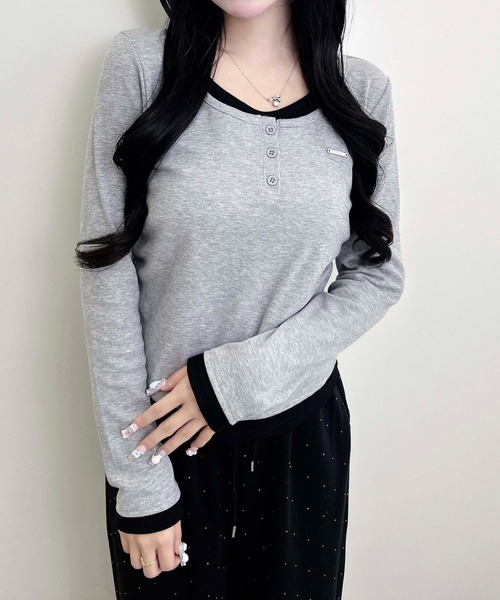 INGNI（イング）の「プレート付ヘンリーネックレイヤードラメリブトップス（Tシャツ/カットソー・レディース・グレー系その他3/ブラック×ブルー/ブラック×グレー/ブラック系8/ワイン系2・M）」の11枚目の写真