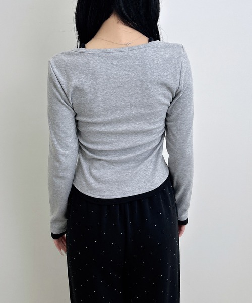 INGNI（イング）の「プレート付ヘンリーネックレイヤードラメリブトップス（Tシャツ/カットソー・レディース・グレー系その他3/ブラック×ブルー/ブラック×グレー/ブラック系8/ワイン系2・M）」の13枚目の写真