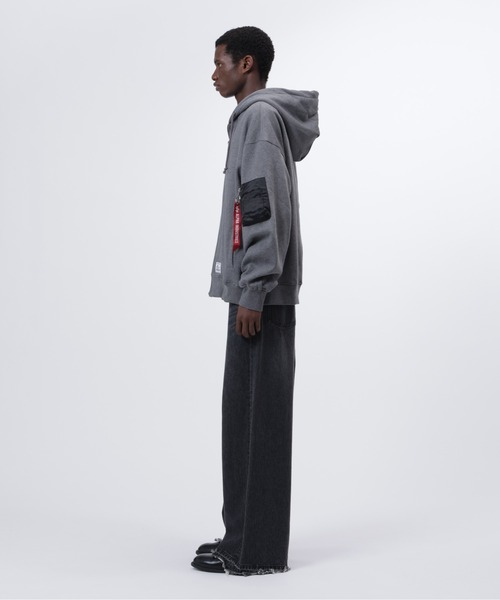 Alpha Industries(アルファインダストリーズ)の「Alpha Industries/アルファ インダストリーズ/UTILITY POCKET FULL ZIP RELAXED FIT SWEATSHIRT/ユーティリティポケット フルジップ リラックスフィット スウェットシャツ(パーカー・メンズ・チャコールグレー/ブラック・XL/L/M/S)」の4枚目の写真