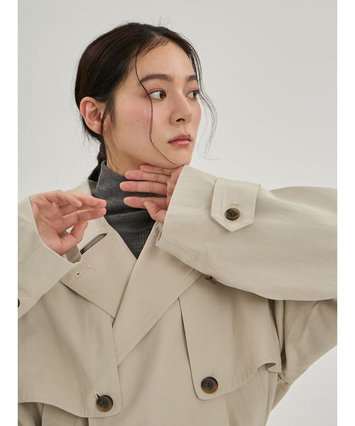 Mila Owen(ミラオーウェン)の「ショートトレンチコート(トレンチコート・レディース・ダークブラウン/ベージュ/アイボリー・1/0)」の10枚目の写真