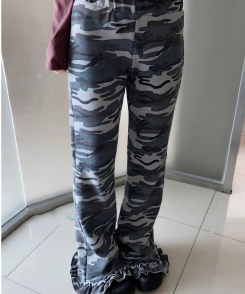 semuse（セミューズ）の「迷彩フリルパンツ（その他パンツ・レディース・グレー・FREE）」の3枚目の写真