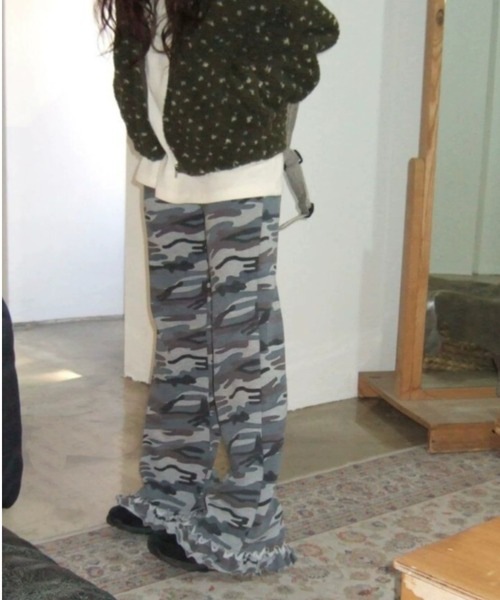 semuse（セミューズ）の「迷彩フリルパンツ（その他パンツ・レディース・グレー・FREE）」の4枚目の写真