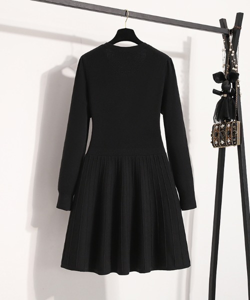 AMAJI(アマジ)の「ニット フレアワンピース(ワンピース・レディース・ブラック・X-LARGE/LARGE/MEDIUM)」の2枚目の写真