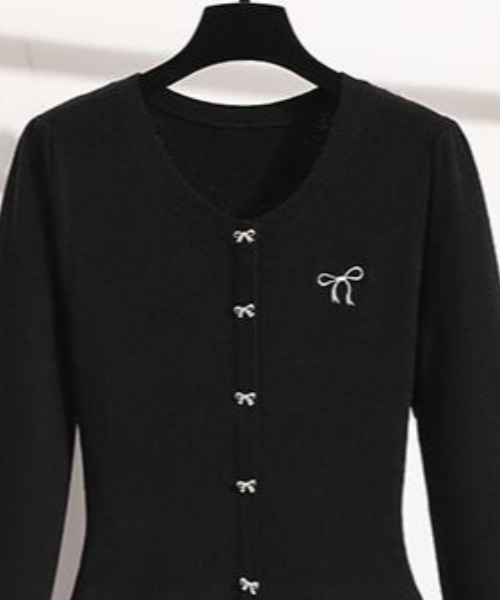 AMAJI(アマジ)の「ニット フレアワンピース(ワンピース・レディース・ブラック・X-LARGE/LARGE/MEDIUM)」の3枚目の写真