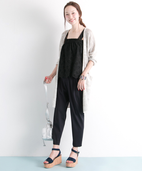 URBAN RESEARCH(アーバンリサーチ)の「UR T/Rタックテーパードパンツ(その他パンツ・レディース・ネイビー/ピンクベージュ/グレー・36/38)」の6枚目の写真