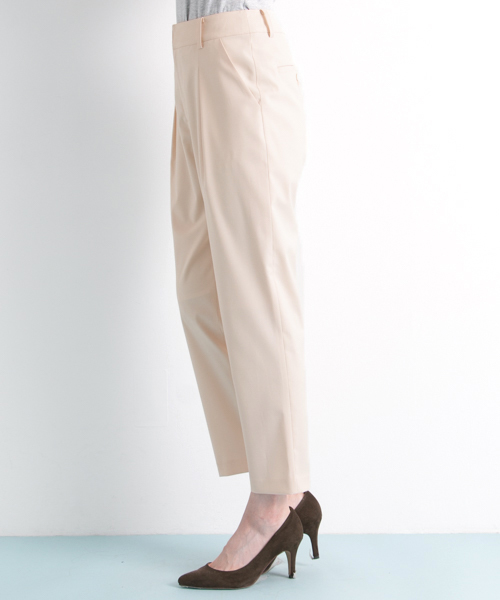 URBAN RESEARCH(アーバンリサーチ)の「UR T/Rタックテーパードパンツ(その他パンツ・レディース・ネイビー/ピンクベージュ/グレー・36/38)」の15枚目の写真