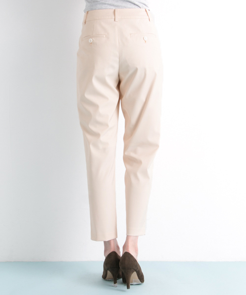 URBAN RESEARCH(アーバンリサーチ)の「UR T/Rタックテーパードパンツ(その他パンツ・レディース・ネイビー/ピンクベージュ/グレー・36/38)」の16枚目の写真