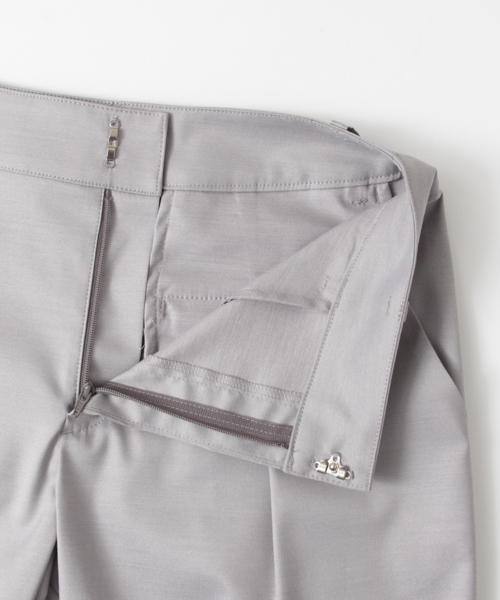 URBAN RESEARCH(アーバンリサーチ)の「UR T/Rタックテーパードパンツ(その他パンツ・レディース・ネイビー/ピンクベージュ/グレー・36/38)」の18枚目の写真