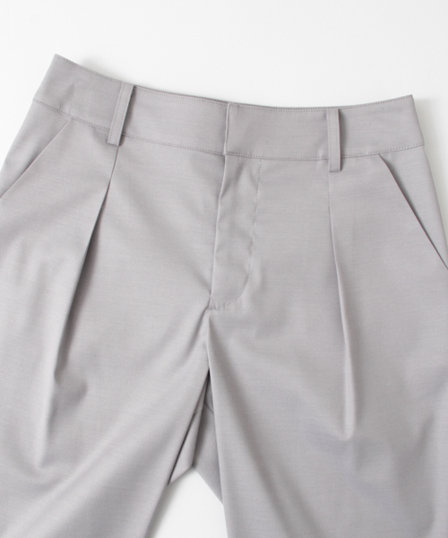 URBAN RESEARCH(アーバンリサーチ)の「UR T/Rタックテーパードパンツ(その他パンツ・レディース・ネイビー/ピンクベージュ/グレー・36/38)」の17枚目の写真