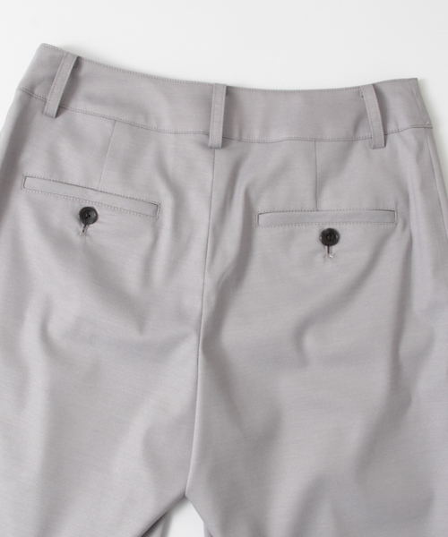 URBAN RESEARCH(アーバンリサーチ)の「UR T/Rタックテーパードパンツ(その他パンツ・レディース・ネイビー/ピンクベージュ/グレー・36/38)」の11枚目の写真