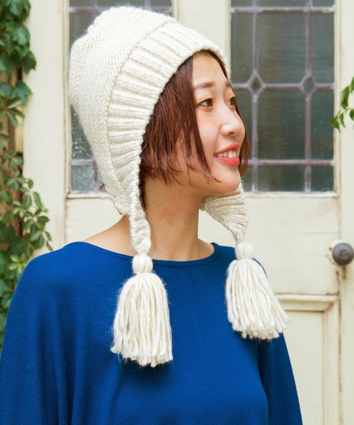 チャイハネ（チャイハネ）の「【チャイハネ】バブーシュカ風耳付きニットキャップ（ニットキャップ/ビーニー・レディース・ブラック/グレー/オフホワイト/ブルー/ホワイト/レッド/ブラウン/ブラック×ブラック/ホワイト系その他/ターコイズブルー/マスタード/オレンジ/カーキ・FREE）」の2枚目の写真