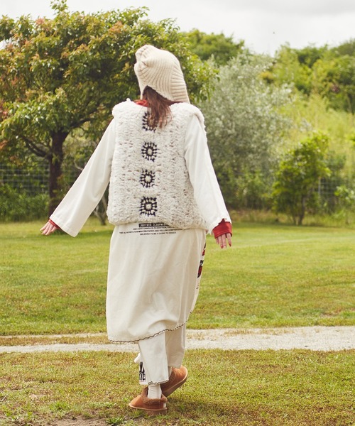 チャイハネ（チャイハネ）の「【チャイハネ】バブーシュカ風耳付きニットキャップ（ニットキャップ/ビーニー・レディース・ブラック/グレー/オフホワイト/ブルー/ホワイト/レッド/ブラウン/ブラック×ブラック/ホワイト系その他/ターコイズブルー/マスタード/オレンジ/カーキ・FREE）」の22枚目の写真