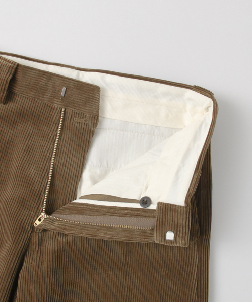 URBAN RESEARCH(アーバンリサーチ)の「UR コーデュロイワイドトラウザー(その他パンツ・メンズ・キャメル/ネイビー・MEDIUM/LARGE)」の4枚目の写真