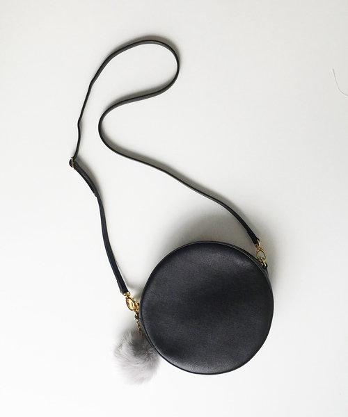 MONICA（モニカ）の「まんまるポシェット（ショルダーバッグ・レディース・ブラック/レッド/ベージュ/アイボリー/シャンパン/ダークブラウン/グレー・FREE）」の3枚目の写真