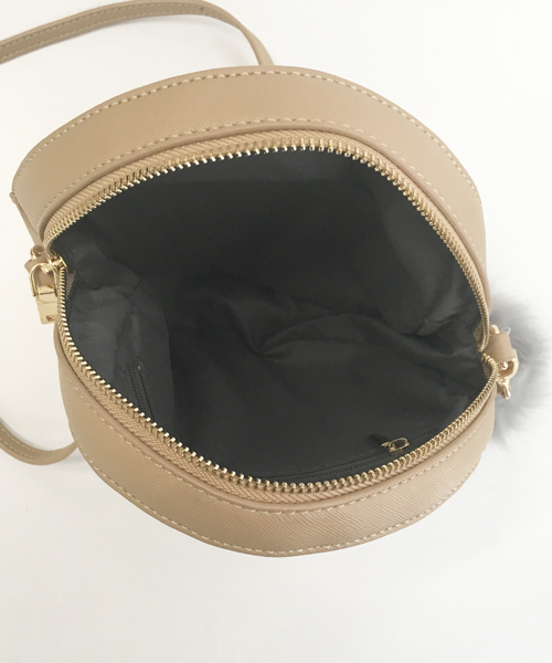 MONICA（モニカ）の「まんまるポシェット（ショルダーバッグ・レディース・ブラック/レッド/ベージュ/アイボリー/シャンパン/ダークブラウン/グレー・FREE）」の11枚目の写真
