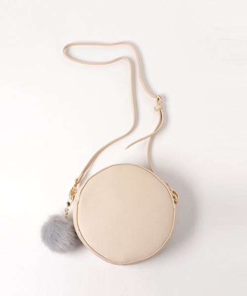 MONICA（モニカ）の「まんまるポシェット（ショルダーバッグ・レディース・ブラック/レッド/ベージュ/アイボリー/シャンパン/ダークブラウン/グレー・FREE）」の2枚目の写真