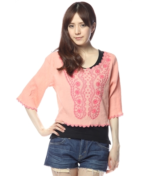 Another Edition（アナザーエディション）の「AE スカラップCOLOR EMB 5SL（シャツ/ブラウス・レディース・ホワイト/ケリー/ピンク・フリー）」の3枚目の写真