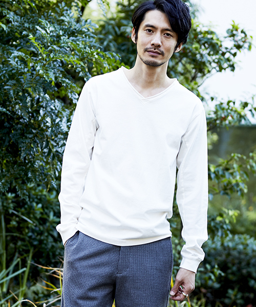 wjk black（ﾀﾞﾌﾞﾙｼﾞｪｲｹｲﾌﾞﾗｯｸ）の「【wjk black】≪STUDIOUS限定≫ヘビーウェイトVネックL/S Tee（Tシャツ/カットソー・メンズ・ホワイト/ネイビー/ピンクベージュ/グレー・1/2/3）」の2枚目の写真