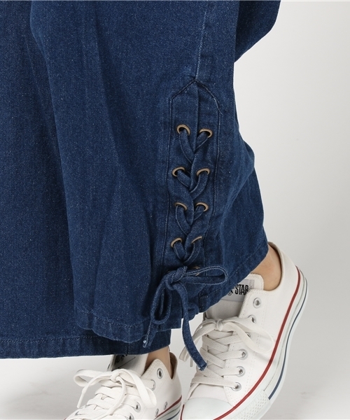 earth music&ecology(アースミュージックアンドエコロジー)の「裾レースアップデニムパンツ(デニムパンツ・レディース・インディゴブルー/ライトインディゴブルー・M/S)」の9枚目の写真